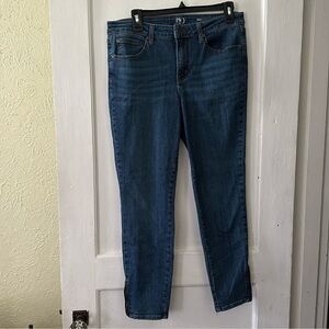 New Directions Dark Wash Denim Capri Jeans with Zipper Hem Detail